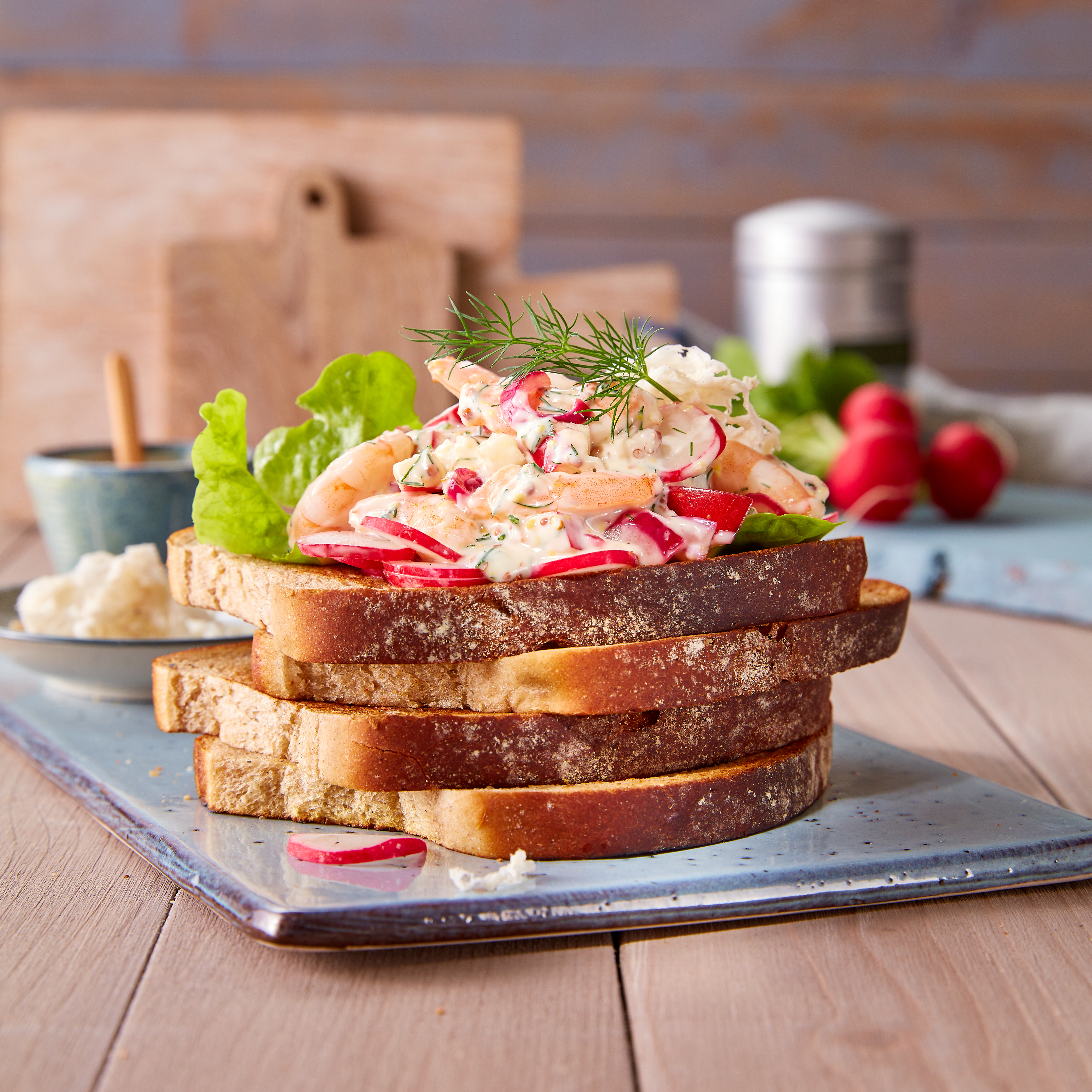 Kraft BRÖD mit Shrimp-Apfel & rotem Zwiebelsalat