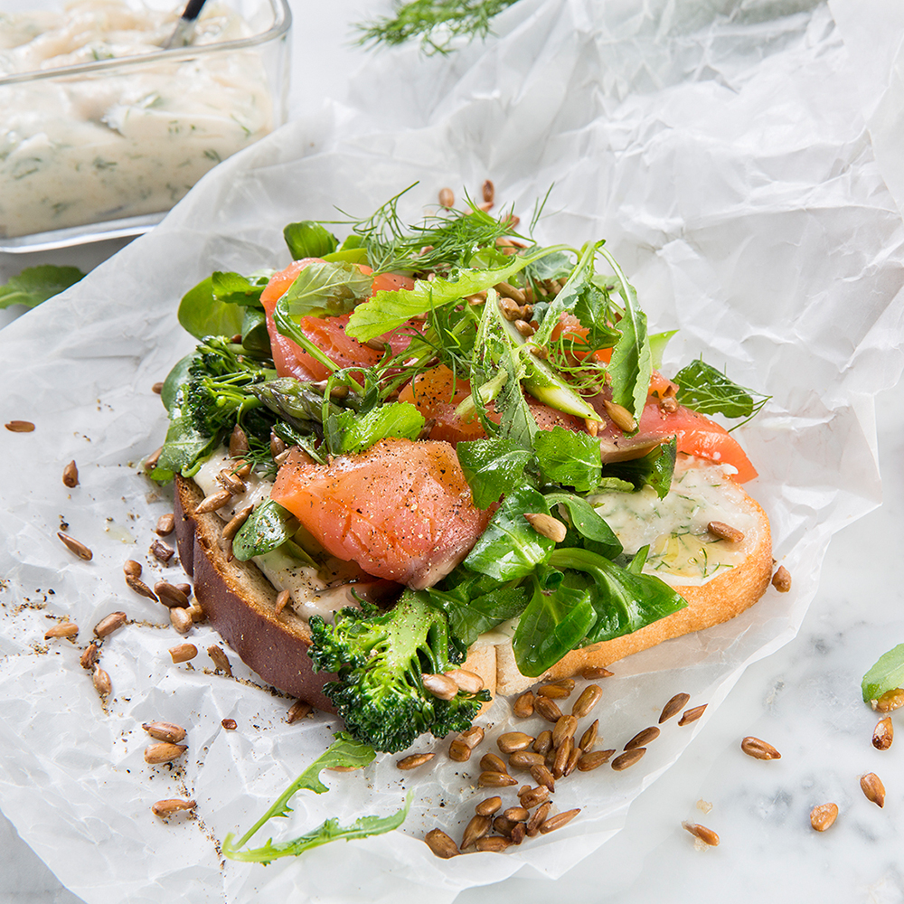 Lachssandwich mit Spargel und Brokkoli